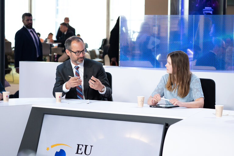 Foto 2: podcast recording with MEP Jan FARSKY