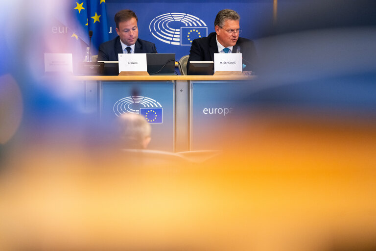 Fotagrafa 13: AFCO Committee meeting - Exchange of views in the frame of the Structured Dialogue with Mr. Maroš Šefčovič, the European Commissioner for Trade and Economic Security; Interinstitutional Relations and Transparency