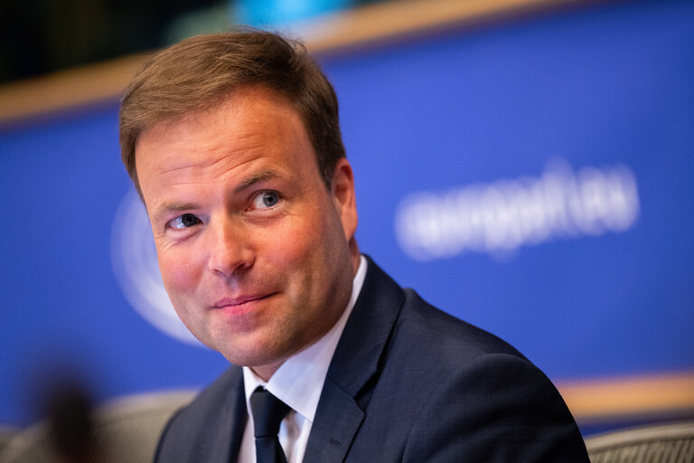 Fotagrafa 24: AFCO Committee meeting - Exchange of views in the frame of the Structured Dialogue with Mr. Maroš Šefčovič, the European Commissioner for Trade and Economic Security; Interinstitutional Relations and Transparency