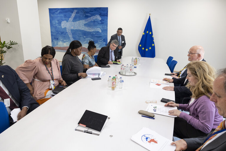 Foto 8: D-ZA Delegation meets with Anna Tandi Moraka, South African Deputy Minister for International Relations and Cooperation