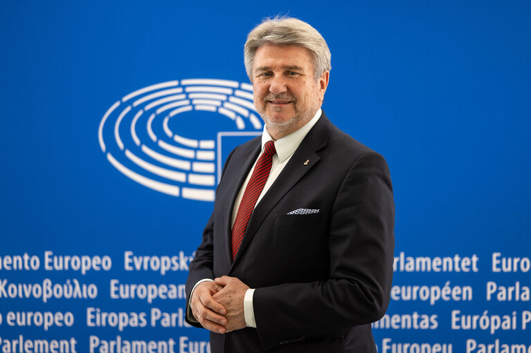 Suriet 9: Bogdan RZONCA in the EP Brussels