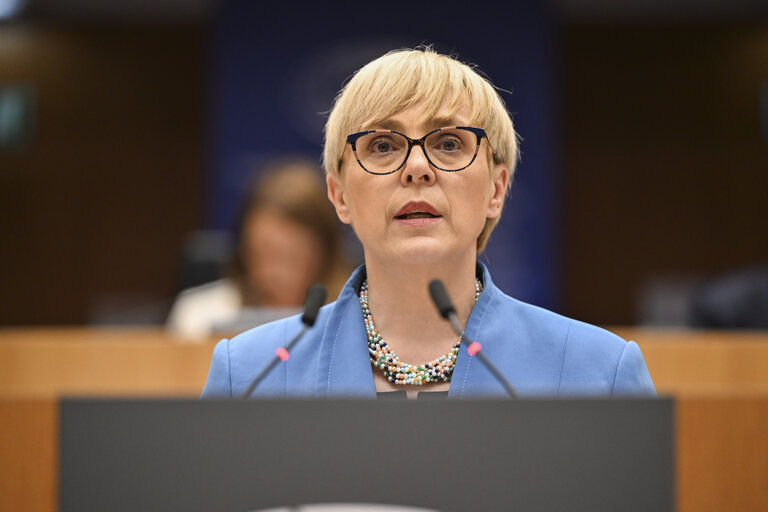Billede 12: EP Mini-Plenary Session - Formal sitting - Address by Nataša PIRC MUSAR, President of the Republic of Slovenia