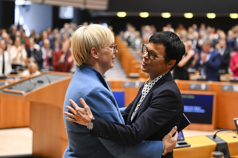 Billede 2: EP Mini-Plenary Session - Formal sitting - Address by Nataša PIRC MUSAR, President of the Republic of Slovenia