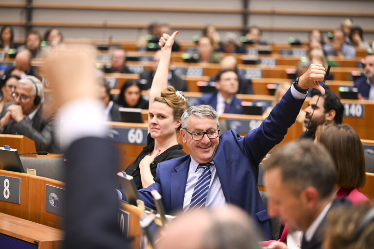 EP Mini-Plenary Session - Resumption of session and order of business