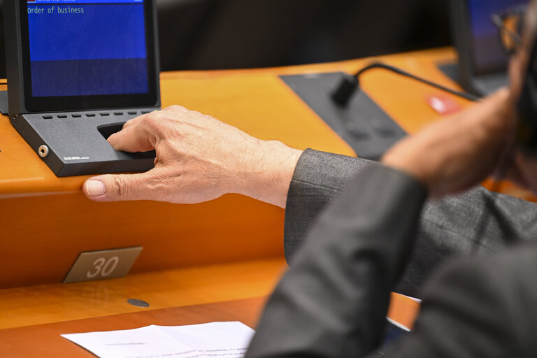 Foto 13: EP Mini-Plenary Session - Resumption of session and order of business