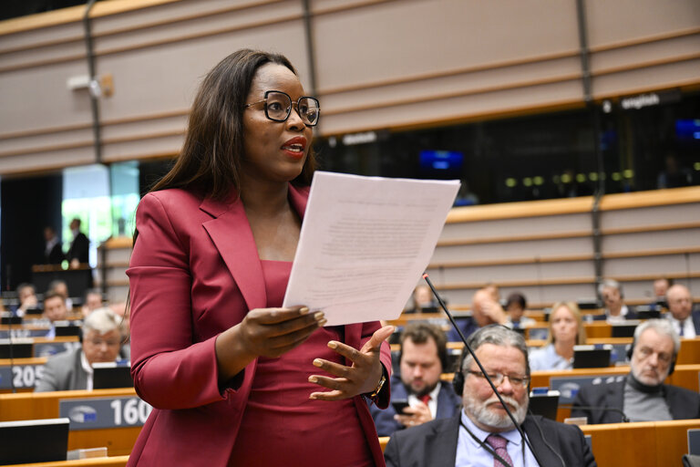 EP Mini-Plenary Session - Resumption of session and order of business