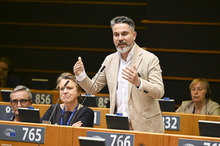 Foto 17: EP Mini-Plenary Session - Resumption of session and order of business