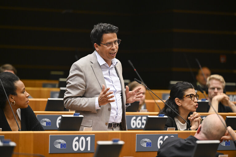 Foto 15: EP Mini-Plenary Session - Resumption of session and order of business