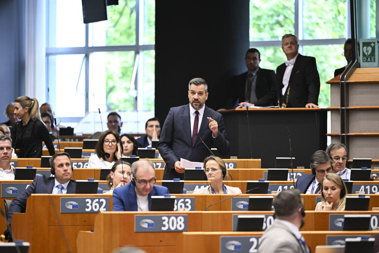 Foto 9: EP Mini-Plenary Session - Resumption of session and order of business
