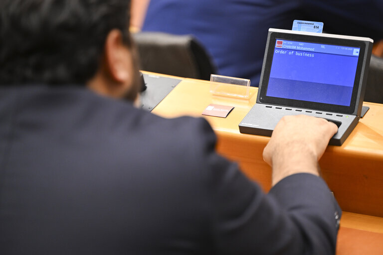 Foto 14: EP Mini-Plenary Session - Resumption of session and order of business