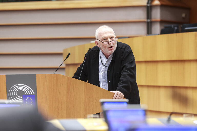 Valokuva 46: EP Mini-Plenary Session - The EU's response to the Israeli government's plan to seize the Gaza Strip, ensuring effective humanitarian support and the liberation of hostages