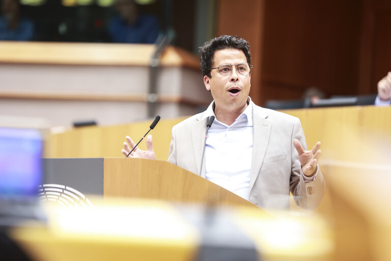 Valokuva 45: EP Mini-Plenary Session - The EU's response to the Israeli government's plan to seize the Gaza Strip, ensuring effective humanitarian support and the liberation of hostages
