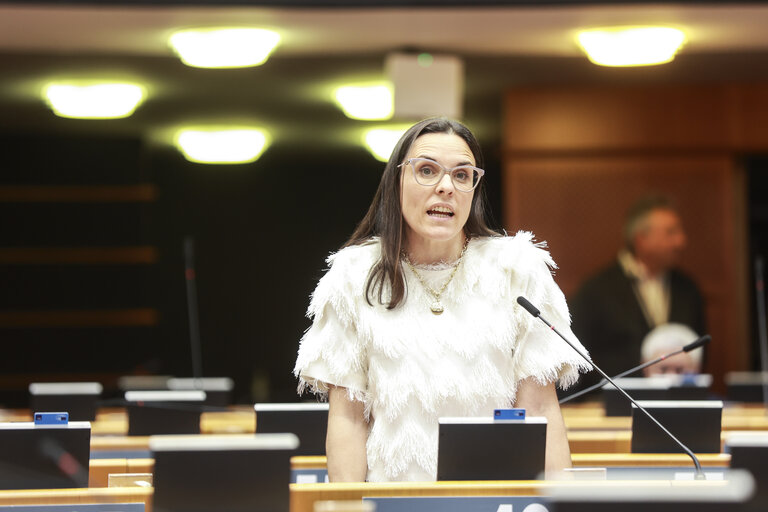 Valokuva 48: EP Mini-Plenary Session - The EU's response to the Israeli government's plan to seize the Gaza Strip, ensuring effective humanitarian support and the liberation of hostages