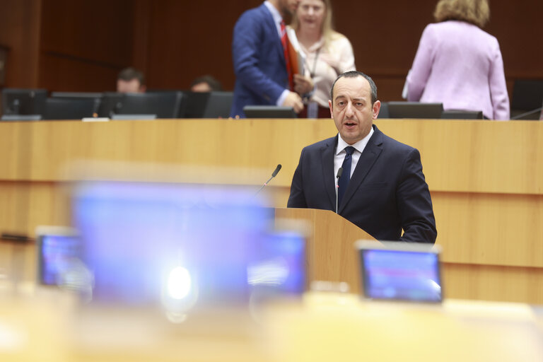 Valokuva 36: EP Mini-Plenary Session - The EU's response to the Israeli government's plan to seize the Gaza Strip, ensuring effective humanitarian support and the liberation of hostages
