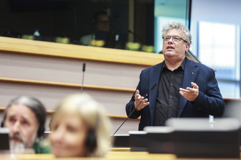 Valokuva 38: EP Mini-Plenary Session - The EU's response to the Israeli government's plan to seize the Gaza Strip, ensuring effective humanitarian support and the liberation of hostages