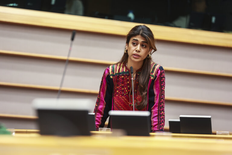 Valokuva 19: EP Mini-Plenary Session - The EU's response to the Israeli government's plan to seize the Gaza Strip, ensuring effective humanitarian support and the liberation of hostages