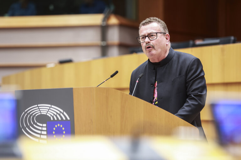 Valokuva 25: EP Mini-Plenary Session - The EU's response to the Israeli government's plan to seize the Gaza Strip, ensuring effective humanitarian support and the liberation of hostages