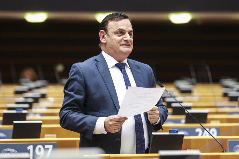 Valokuva 13: EP Mini-Plenary Session - The EU's response to the Israeli government's plan to seize the Gaza Strip, ensuring effective humanitarian support and the liberation of hostages