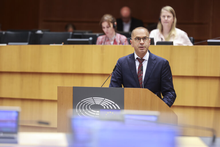 Valokuva 16: EP Mini-Plenary Session - The EU's response to the Israeli government's plan to seize the Gaza Strip, ensuring effective humanitarian support and the liberation of hostages