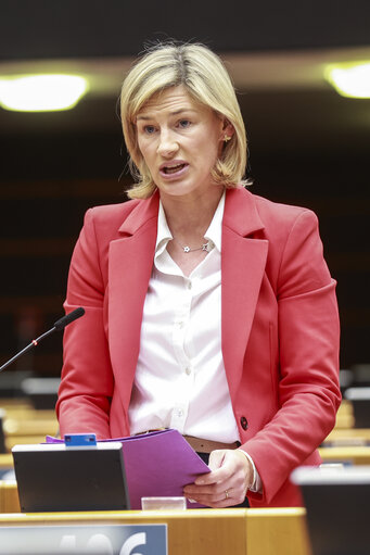 Valokuva 12: EP Mini-Plenary Session - The EU's response to the Israeli government's plan to seize the Gaza Strip, ensuring effective humanitarian support and the liberation of hostages