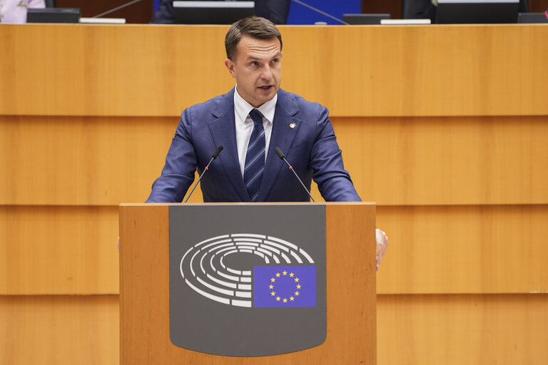 Foto 49: EP Mini-Plenary Session - Russian energy phase out, Nord Stream and the EU's energy-sovereignty