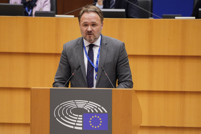 Foto 48: EP Mini-Plenary Session - Russian energy phase out, Nord Stream and the EU's energy-sovereignty