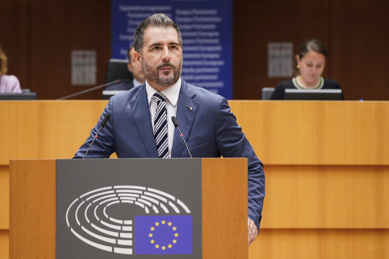 Foto 40: EP Mini-Plenary Session - Russian energy phase out, Nord Stream and the EU's energy-sovereignty