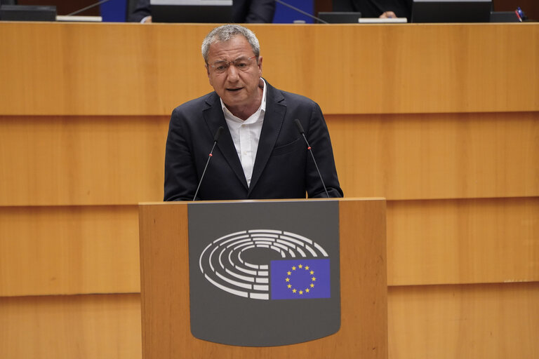 Foto 35: EP Mini-Plenary Session - Russian energy phase out, Nord Stream and the EU's energy-sovereignty
