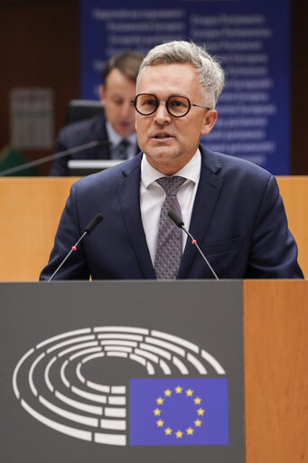 Foto 28: EP Mini-Plenary Session - Russian energy phase out, Nord Stream and the EU's energy-sovereignty
