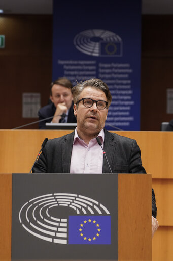 Foto 26: EP Mini-Plenary Session - Russian energy phase out, Nord Stream and the EU's energy-sovereignty
