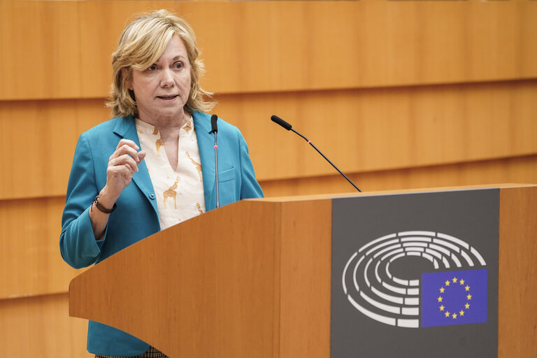 Foto 16: EP Mini-Plenary Session - Russian energy phase out, Nord Stream and the EU's energy-sovereignty