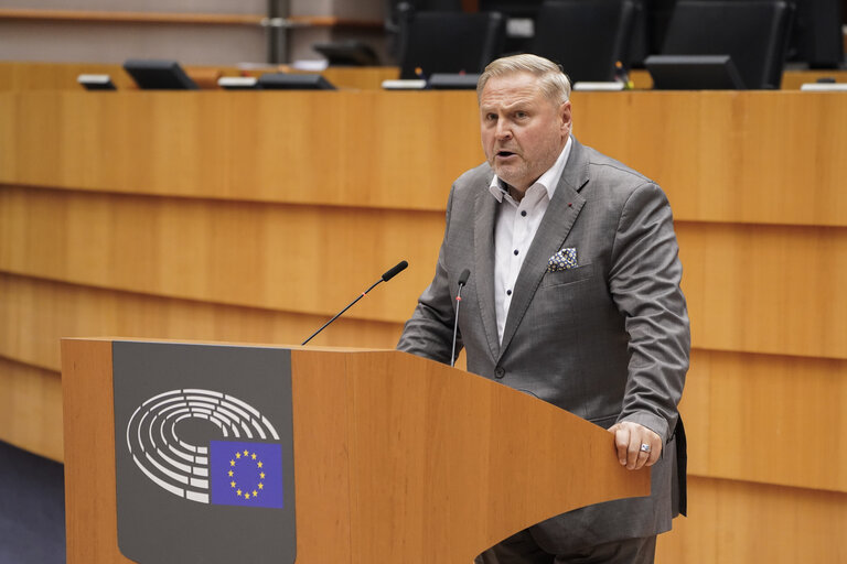 Foto 12: EP Mini-Plenary Session - Russian energy phase out, Nord Stream and the EU's energy-sovereignty