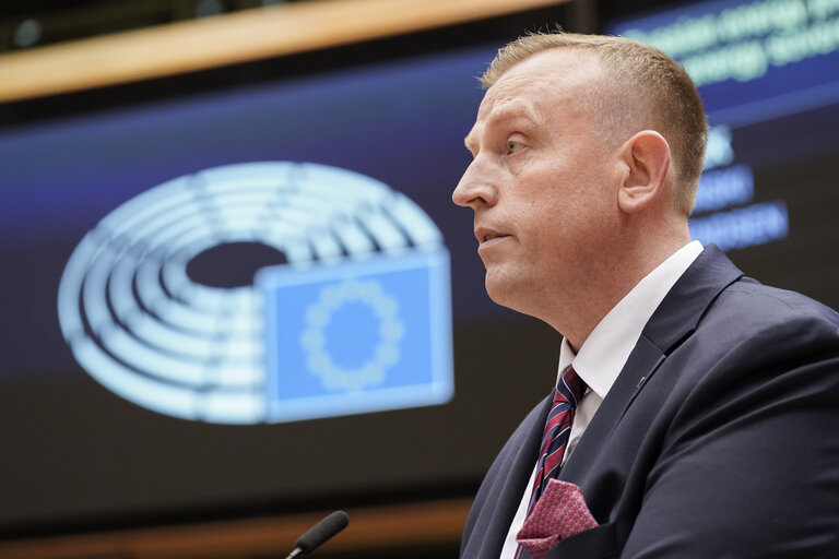 Foto 11: EP Mini-Plenary Session - Russian energy phase out, Nord Stream and the EU's energy-sovereignty