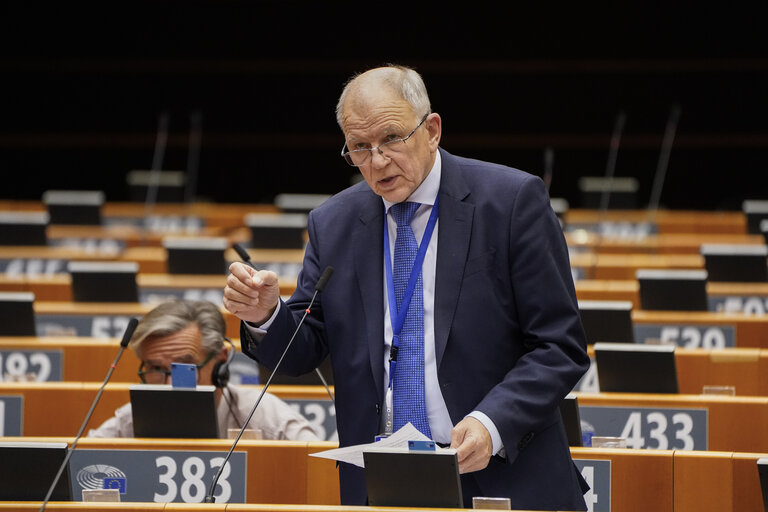 Foto 6: EP Mini-Plenary Session - Russian energy phase out, Nord Stream and the EU's energy-sovereignty