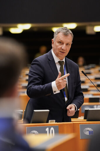 Foto 1: EP Mini-Plenary Session - Russian energy phase out, Nord Stream and the EU's energy-sovereignty