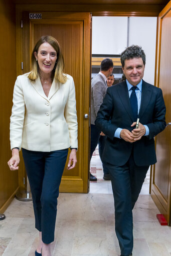President Metsola, EP President meets with Nicușor DAN, President-Elect of Romania