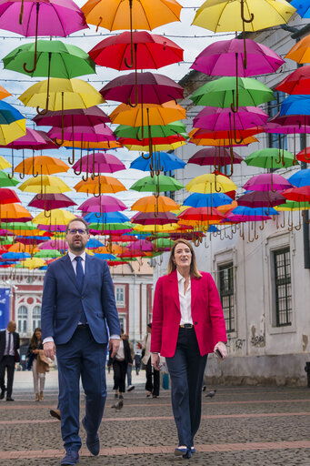 Foto 3: Roberta METSOLA, EP President Official visit to Timisoara (Romania) - Walk to the Philharmonic Hall with Dominic FRITZ, Mayor of Timișoara