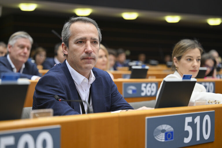 Photo 26: EP Mini-Plenary Session - Voting session