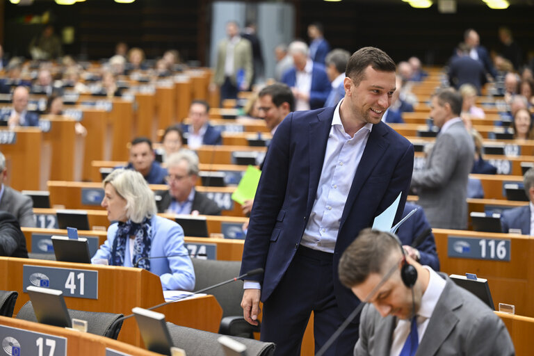 Photo 32: EP Mini-Plenary Session - Voting session