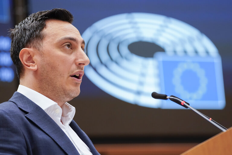 Foto 25: EP Mini-Plenary Session - Deliberations of the Committee on Petitions in 2023
