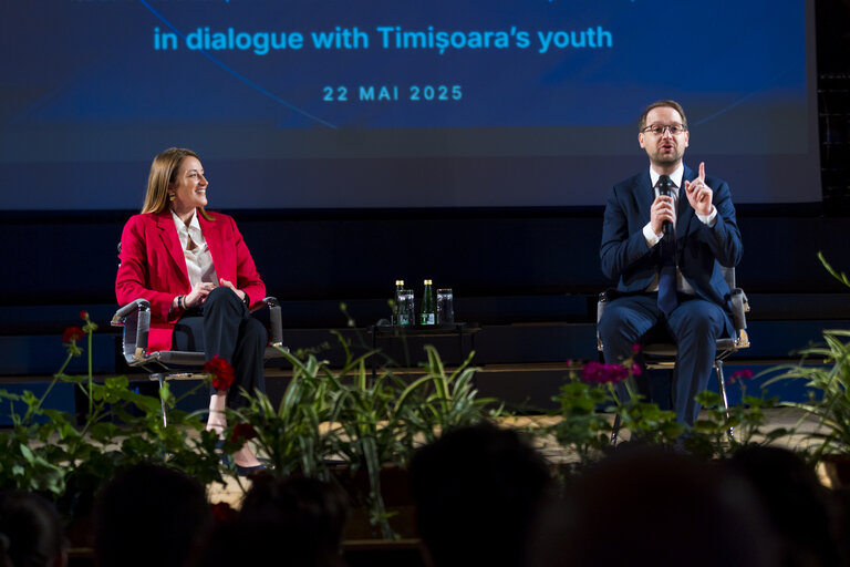 Φωτογραφία 9: Roberta METSOLA, EP President Official visit to Timisoara (Romania) - Town Hall discussion with Romanian students