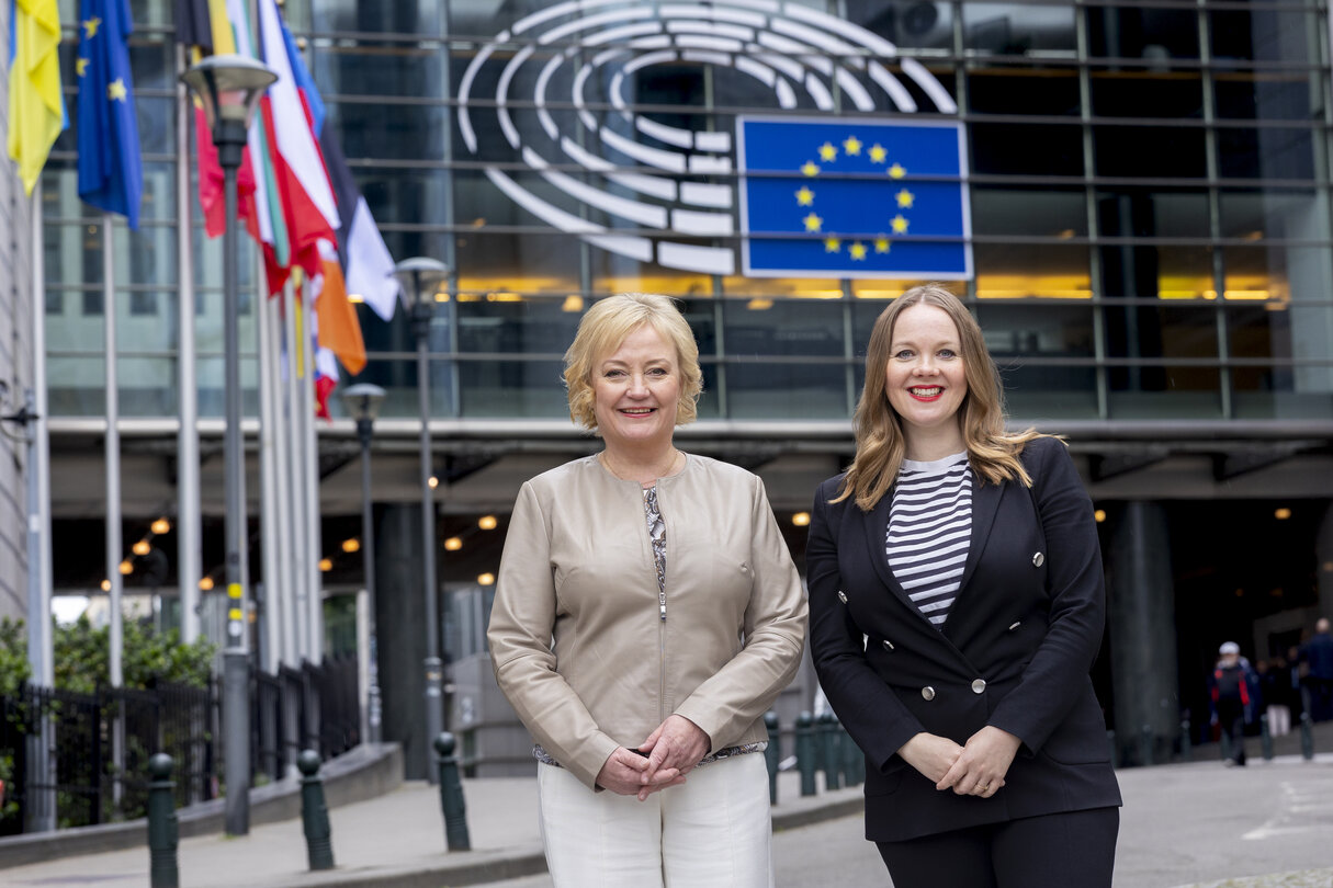 Elsi KATAINEN and Katri KULMUNI in the EP in Brussels