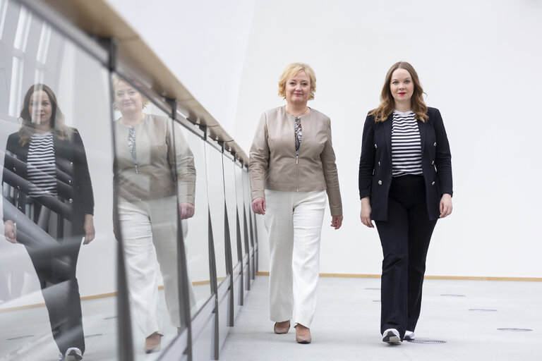Suriet 11: Elsi KATAINEN and Katri KULMUNI in the EP in Brussels