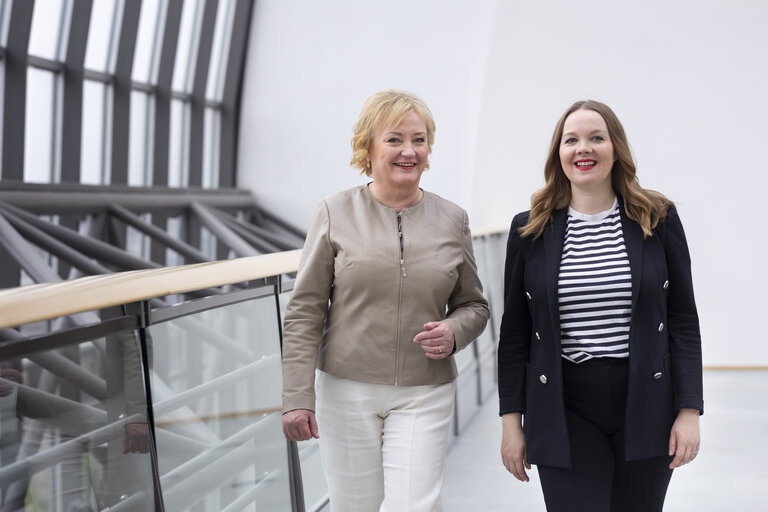 Suriet 12: Elsi KATAINEN and Katri KULMUNI in the EP in Brussels