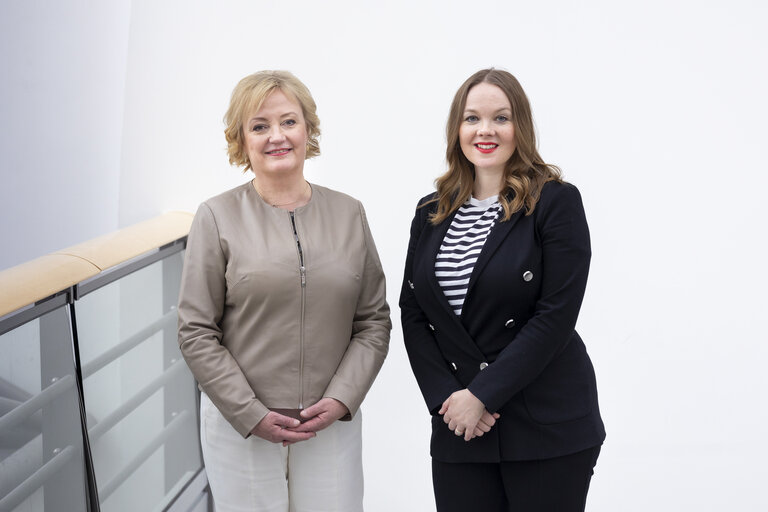 Suriet 15: Elsi KATAINEN and Katri KULMUNI in the EP in Brussels