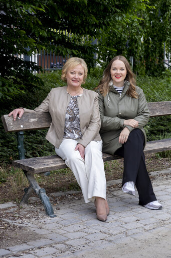 Suriet 6: Elsi KATAINEN and Katri KULMUNI in the EP in Brussels