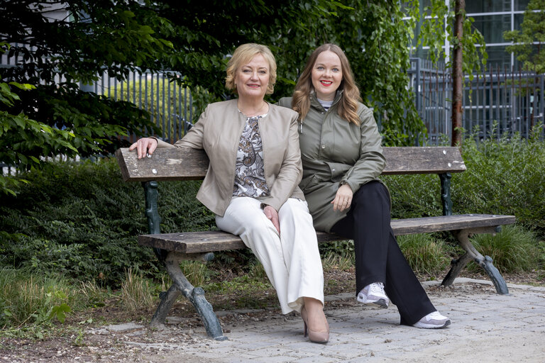 Suriet 10: Elsi KATAINEN and Katri KULMUNI in the EP in Brussels