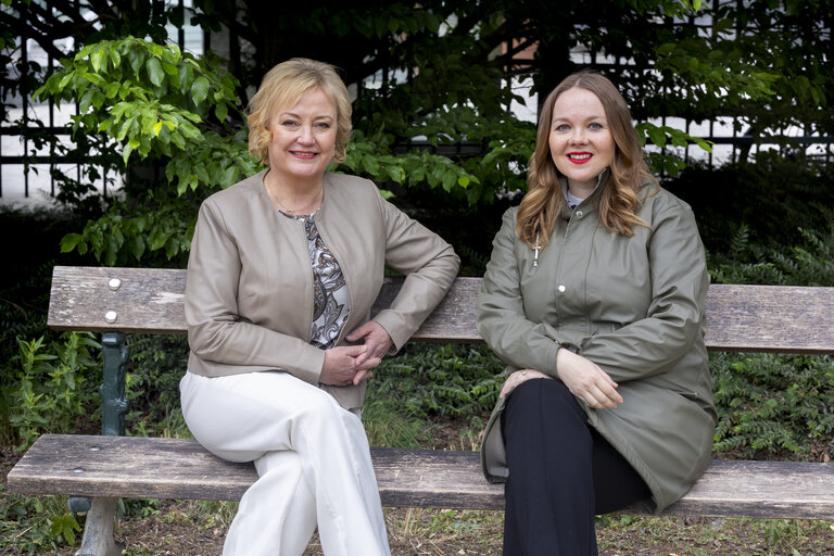 Suriet 8: Elsi KATAINEN and Katri KULMUNI in the EP in Brussels