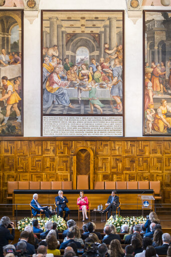 Foto 9: Official visit by Roberta METSOLA, EP President to Italy - Q&A Session with Students Europe: Open questions for a Common future, at the Università Cattolica of Milan
