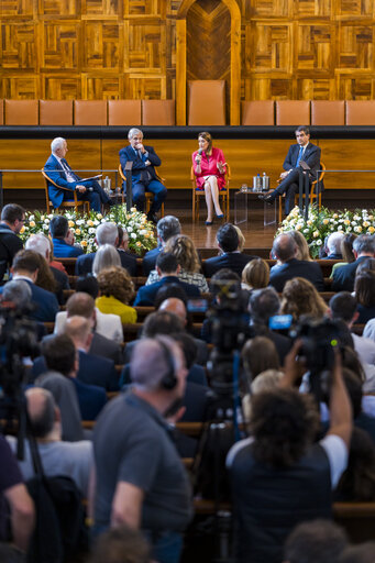Foto 8: Official visit by Roberta METSOLA, EP President to Italy - Q&A Session with Students Europe: Open questions for a Common future, at the Università Cattolica of Milan